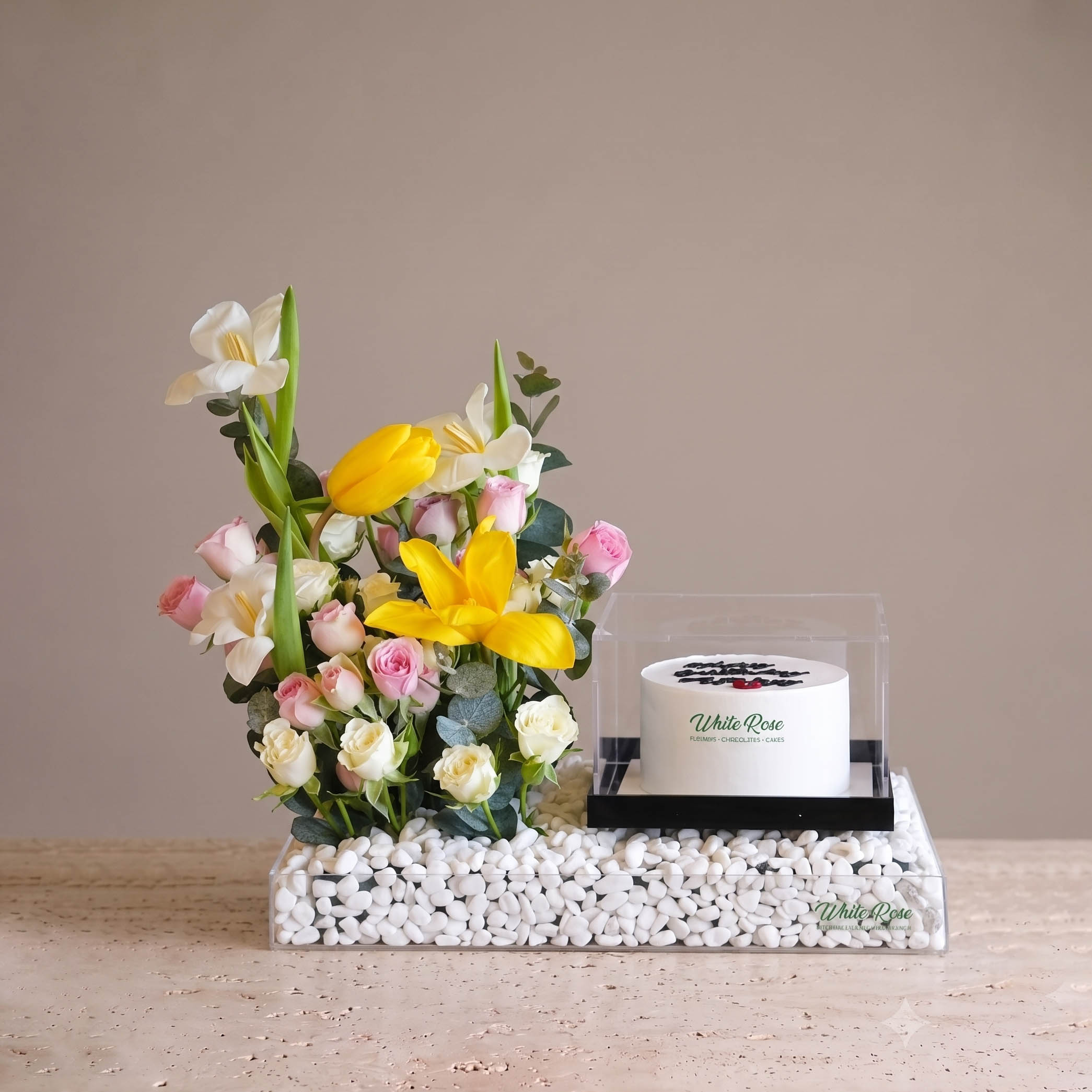 Tulips & Vanilla Cake Tray