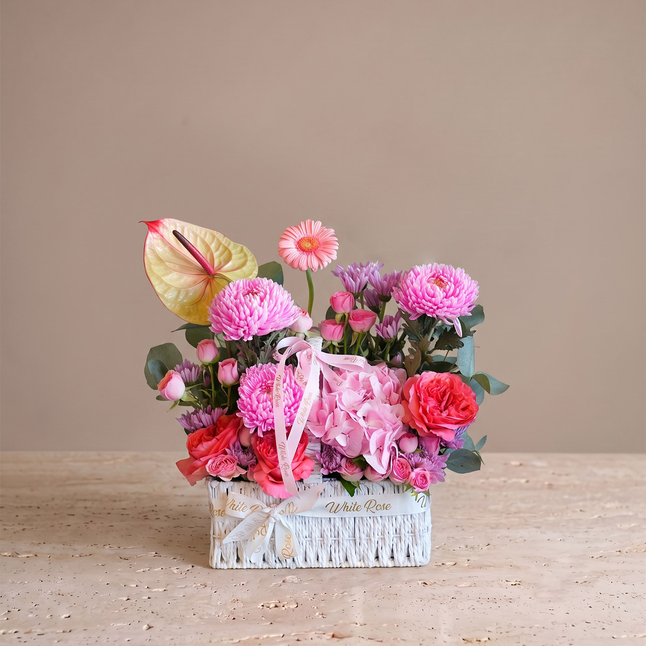 Veloura pink basket